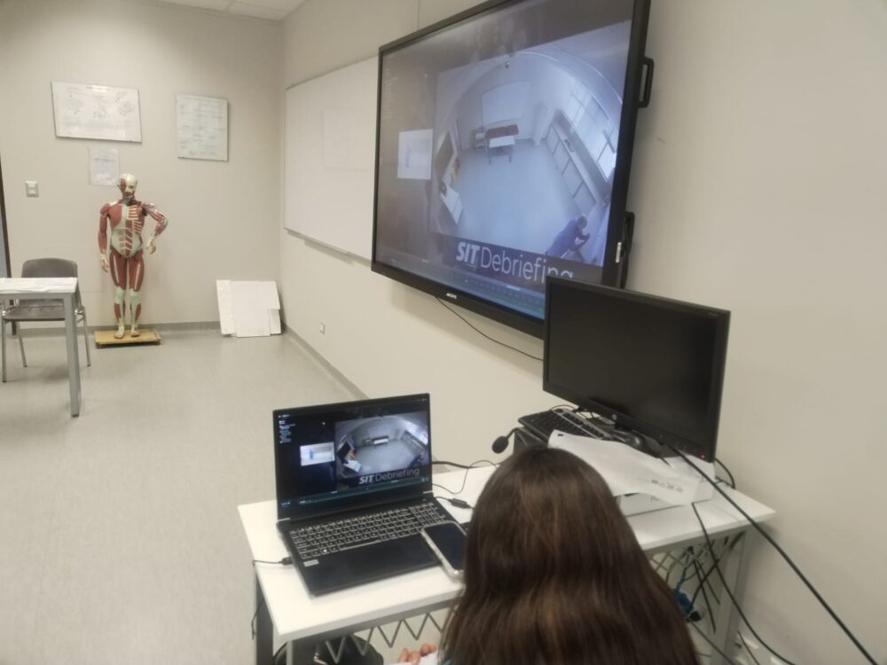 Sistema de debriefing VAD, SIT Debriefing – Centro de simulación Universidad Andina del Cusco, Perú.
